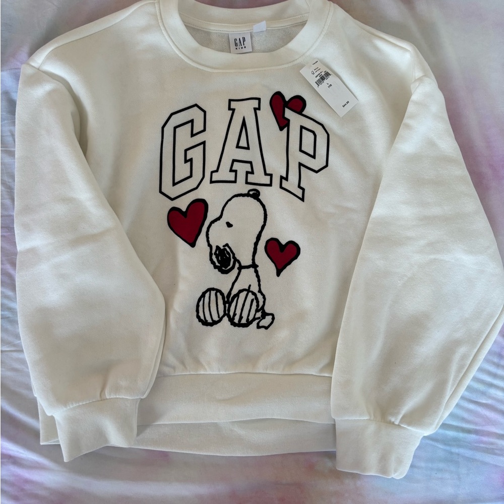 GAP Kids Cream Sweatshirt with Red Heart Detail